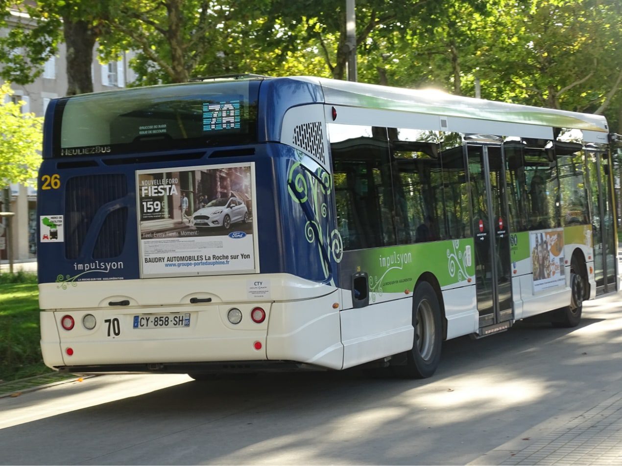 Campagne d'affichage bus temporaire : Baudry Automobiles à La Roche sur Yon