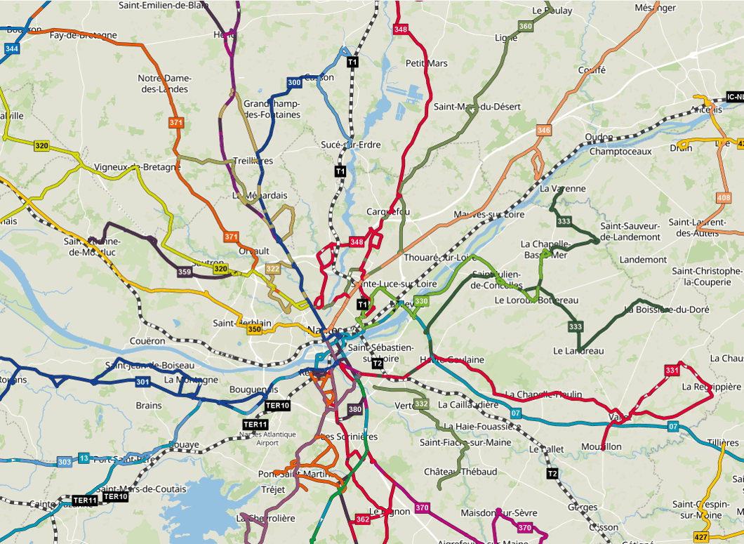 Plan du réseau de bus ALEOP à Nantes, desservant 72 communes et reliant les principaux pôles urbains.